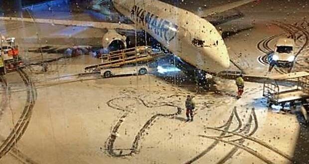Компания Райнэйр объяснила появление пениса на снегу в аэропорту Дублина